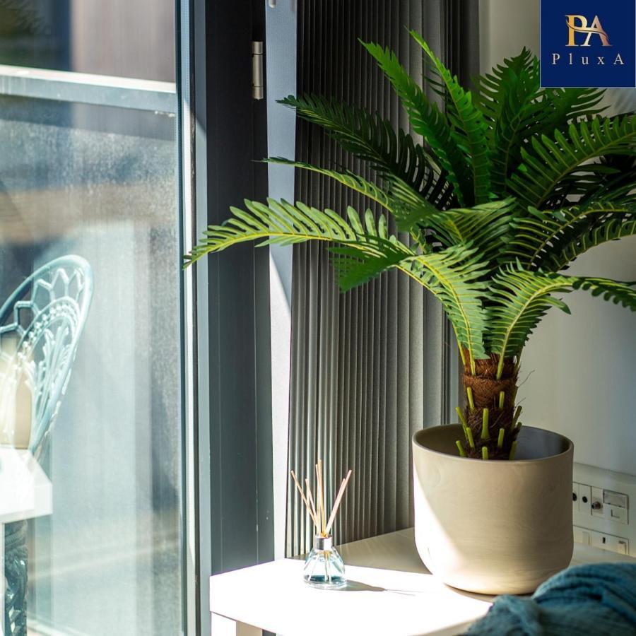 Pluxa Vivid Veranda Beautiful City Centre Apartment With Free Parking Birmingham Exteriör bild